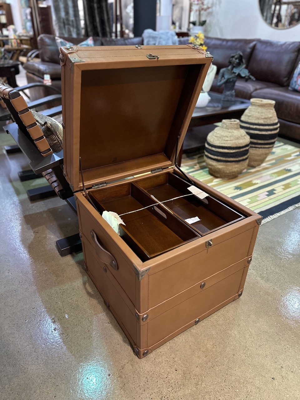ANTIQUE LEATHER TRUNK CUBE - Image 5