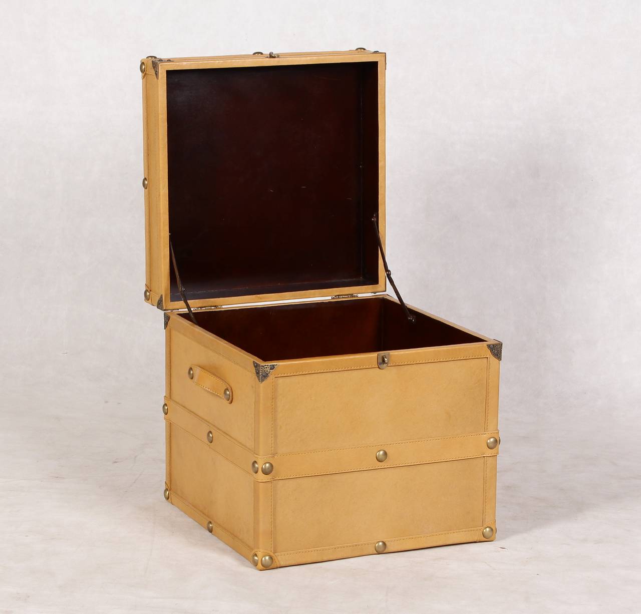 ANTIQUE LEATHER TRUNK CUBE - Image 3