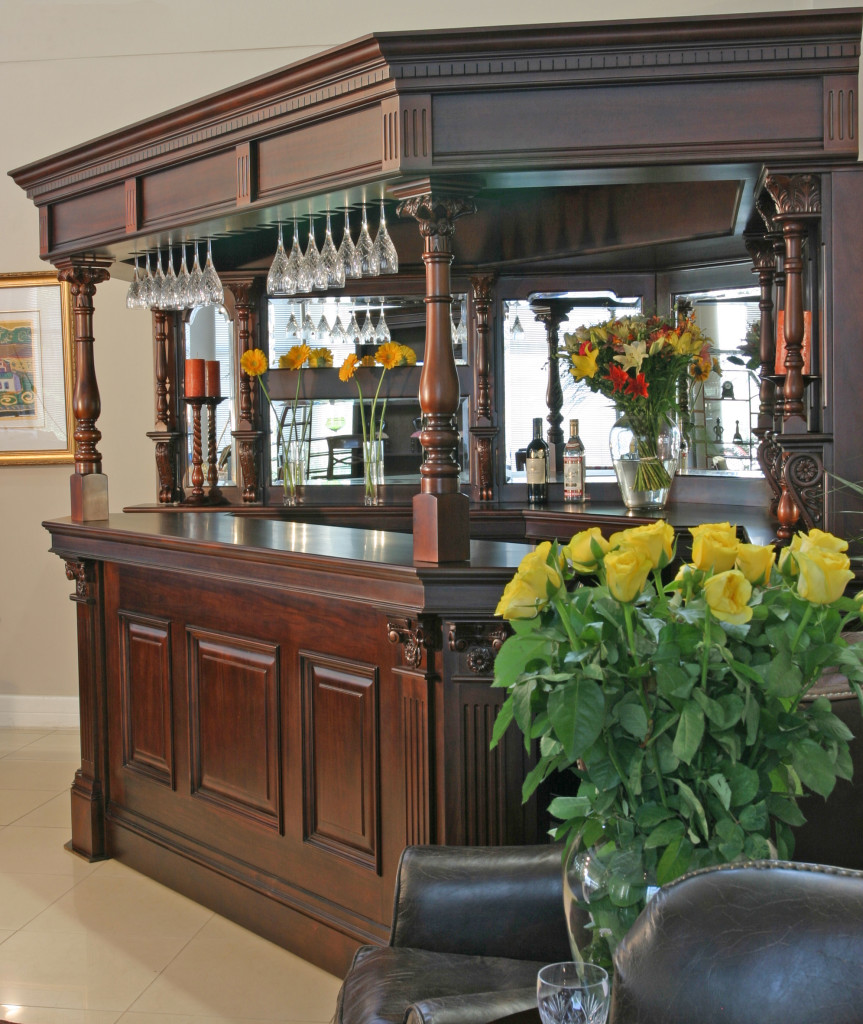 Bar & Stools
